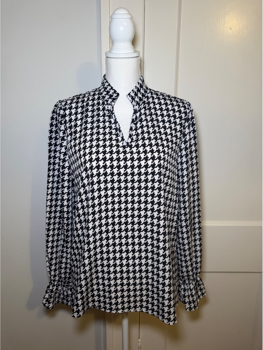 SHEIN Black and White Houndstooth Long Sleeve Blouse Size 8/10